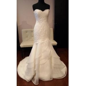 Paloma Blanca Wedding Gown, Style 4455